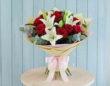 Букет цветов из:  Лилии и Розы в Сонково