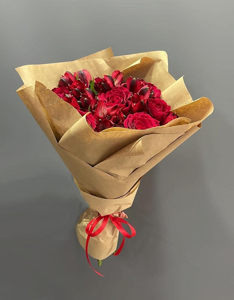 Букет цветов из: Альстромерии и Розы в Сонково