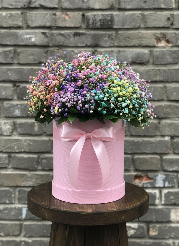 Цветочная композиция из Гипсофила и Розы в шляпной коробке в Сонково