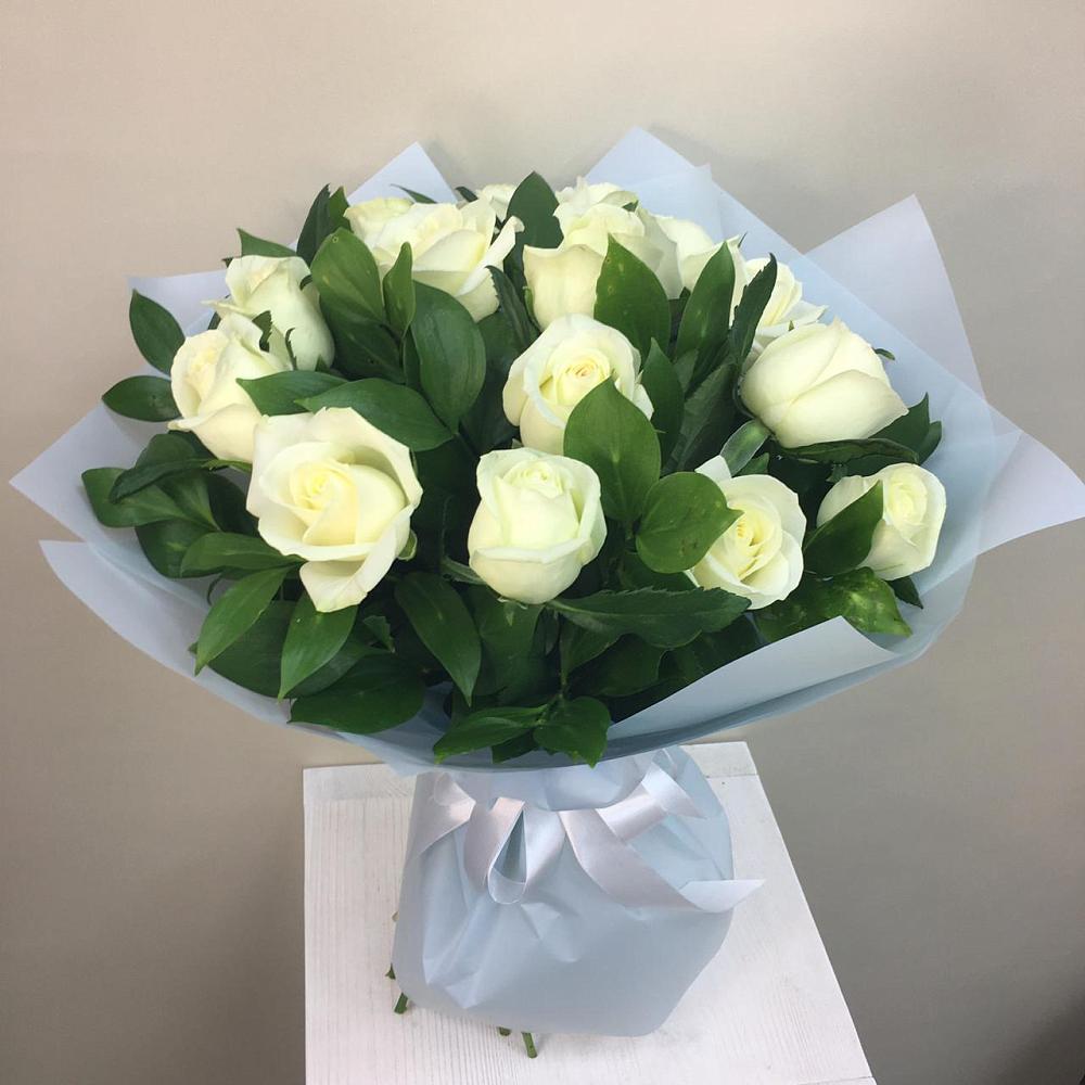 Букет 15 Белых роз Проуд в Сонково