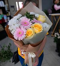 Букет цветов из:  Герберы, Розы и Хризантемы в Сонково