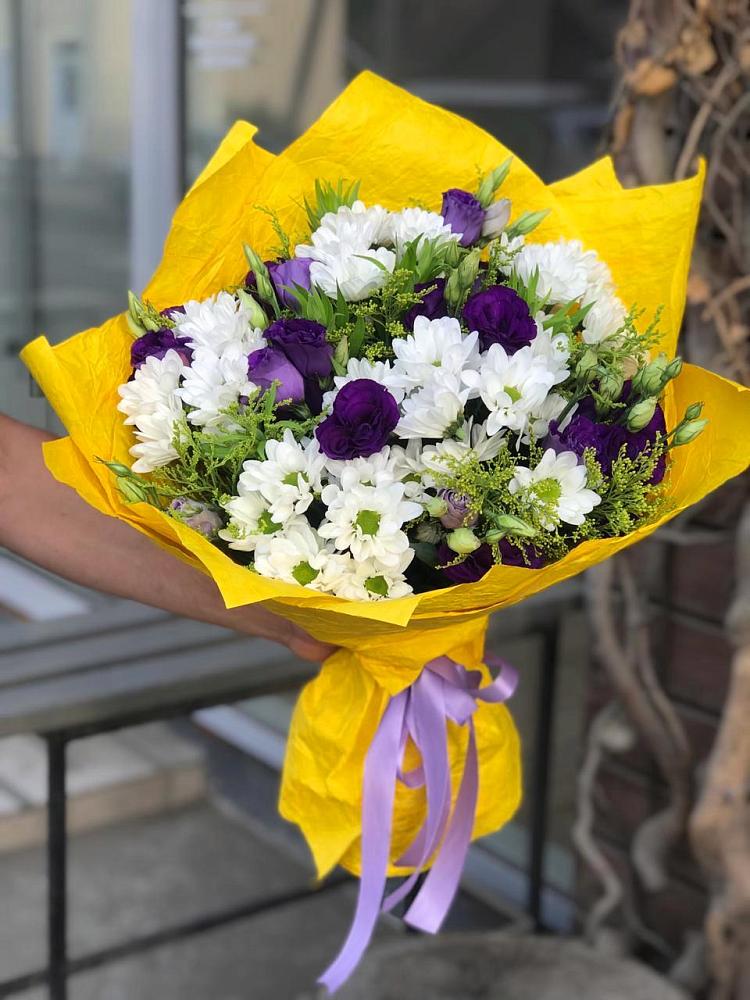 Букет цветов из: Ирисы, Хризантемы и Ромашки в Сонково
