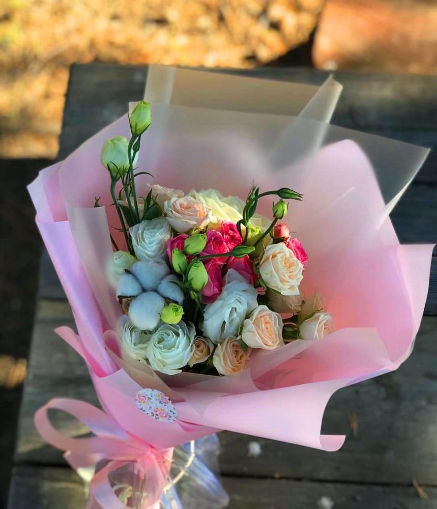 Букет цветов из: Розы и Лизиантусы в Сонково