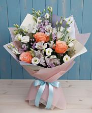 Букет цветов из:  Лизиантусы, Розы, Альстромерии и Гипсофила в Сонково