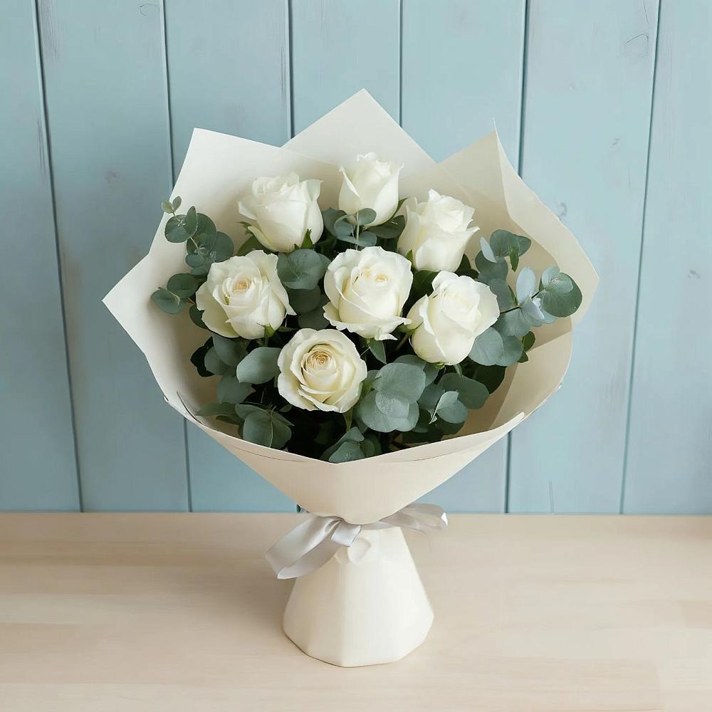 Букет Белые розы в Эвкалипте в Сонково