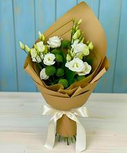 Букет цветов из:  Хризантемы и Лизиантусы в Сонково