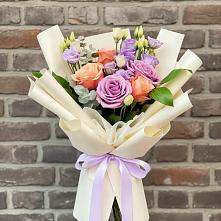 Букет цветов из:  Лизиантусы и Розы в Сонково