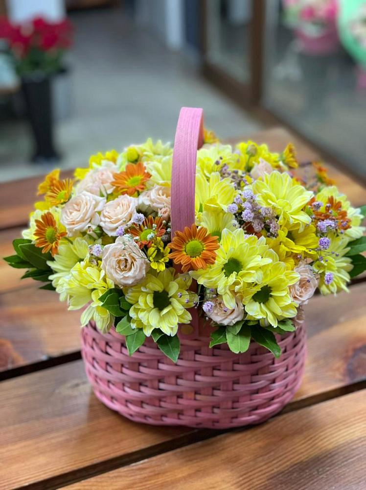 Цветочная композиция из Хризантемы и Розы в корзине в Сонково