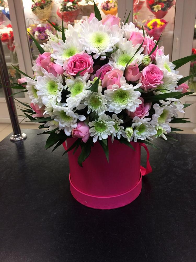 Цветочная композиция из Розы и Хризантемы в шляпной коробке в Сонково