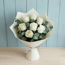 Букет Белые розы в Эвкалипте в Сонково