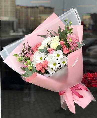 Букет цветов из: Розы, Лизиантусы и Хризантемы в Сонково